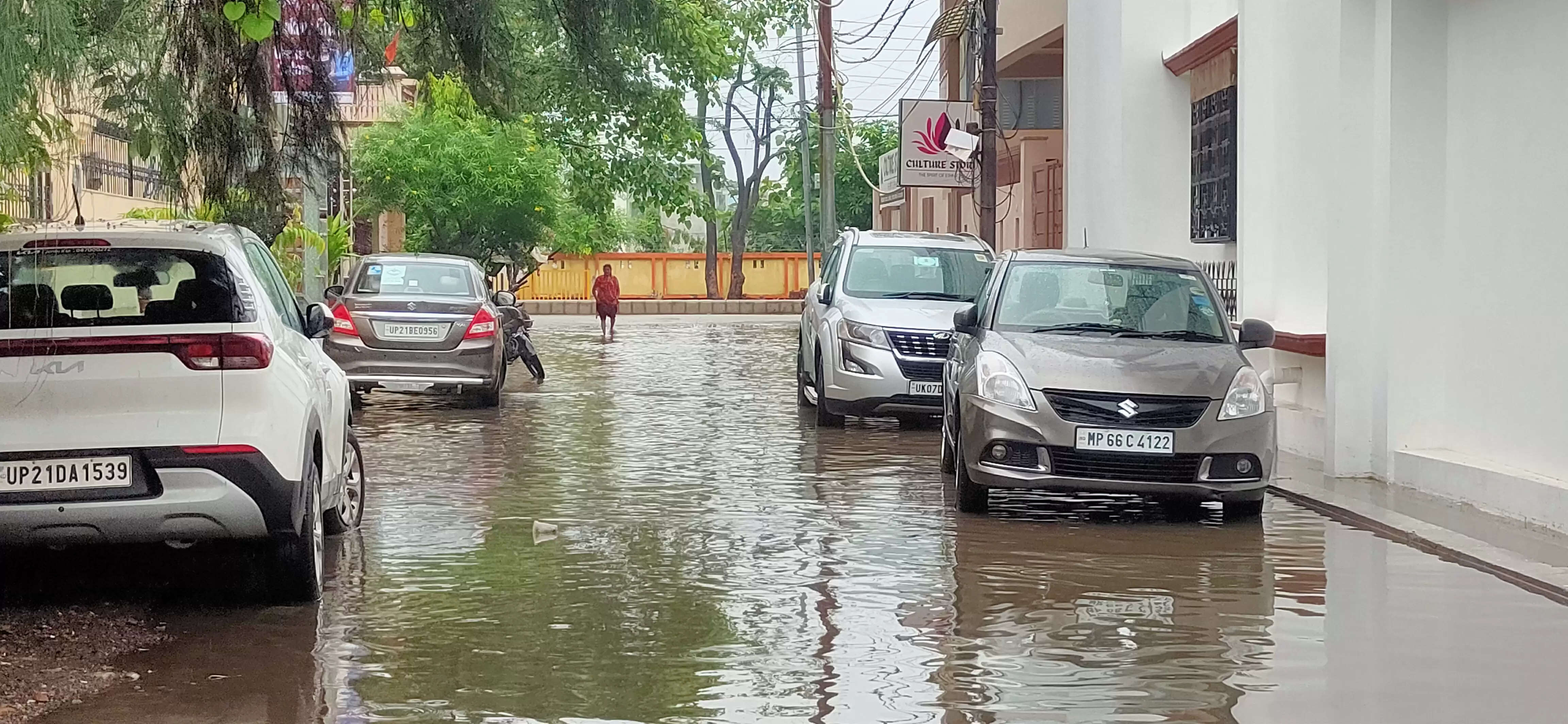 मुरादाबाद: ताबड़तोड़ बारिश में 800 करोड़ से अधिक से बन रही स्मार्ट सिटी पानी से लबालब