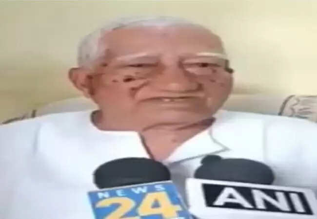 एयर मार्शल अवधेश कुमार भारती की उपलब्धि से गदगद हैं पिता जीवछलाल यादव