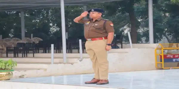 मुरादाबाद : एसएसपी ने पुलिस लाइंस व साप्ताहिक परेड का निरीक्षण कर, परेड की सलामी ली