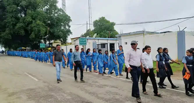 भोपालपटनम में नशामुक्ति जनजागरूकता रैली में स्वस्थ एवं नशामुक्त समाज का दिया संदेश