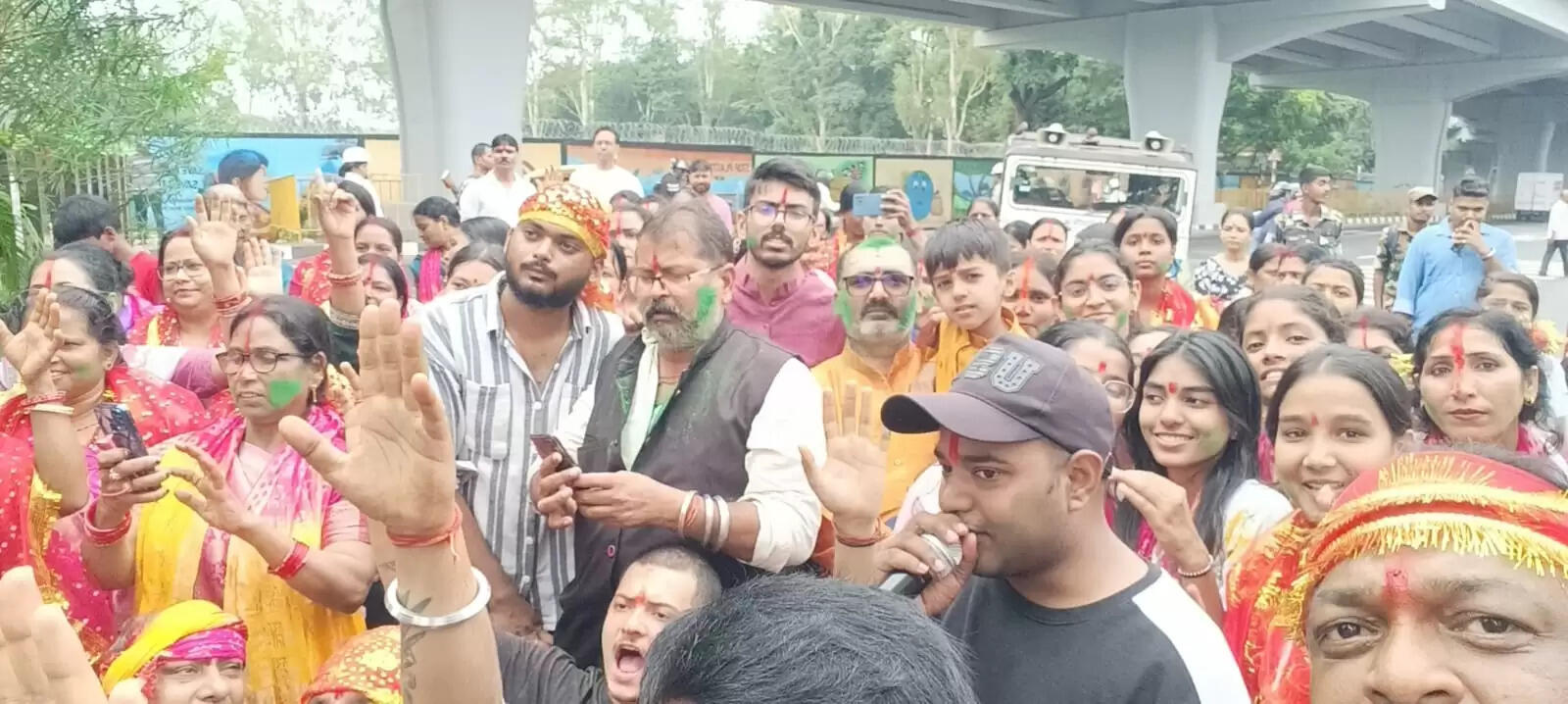 मां दुर्गा को दी गई विदाई कहा, अगले साल फिर आना मां