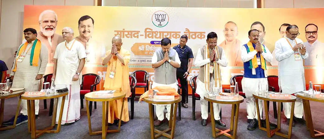गांवों में प्रवास कर सरकार के कार्यों को जनता तक पहुंचाएं : नितिन नवीन