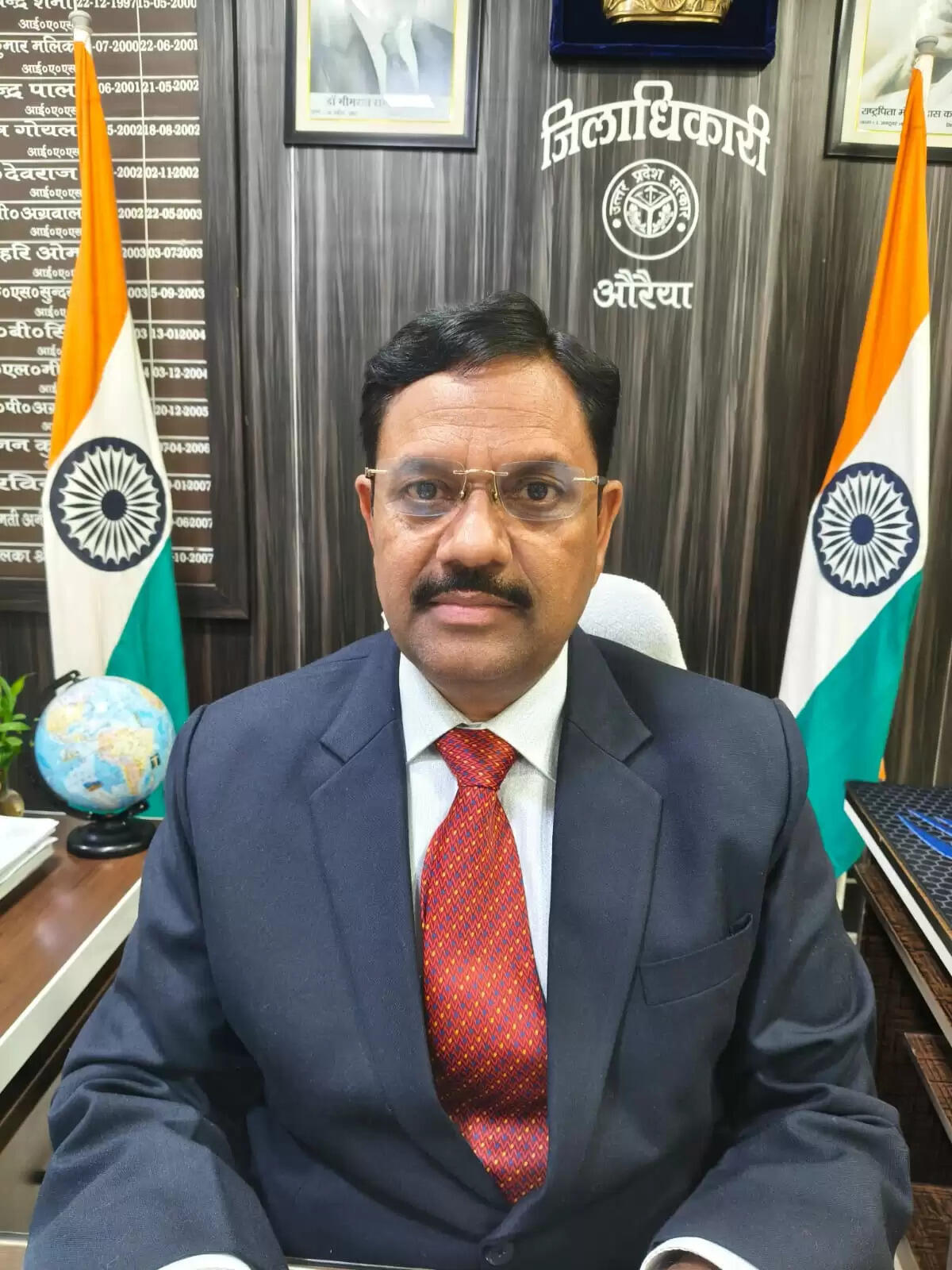 किसान सम्मान निधि में लापरवाही पर जिलाधिकारी ने नाराजगी जताई