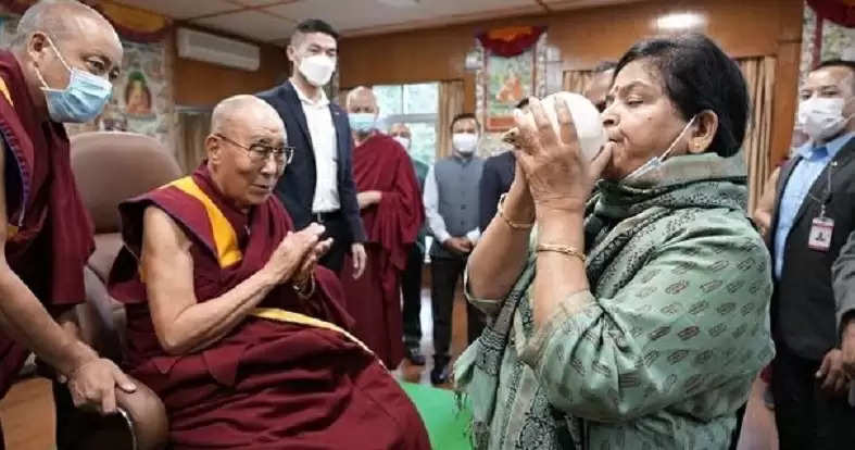मप्रः मंत्री उषा ठाकुर ने तिब्बतियों के धर्मगुरु दलाई लामा से की शिष्टाचार भेंट
