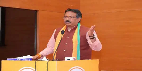 हर्ष मल्होत्रा ने दिल्ली सरकार के झुग्गी बस्तियों को पुनर्वास का लाभ देने की घोषणा का किया स्वागत