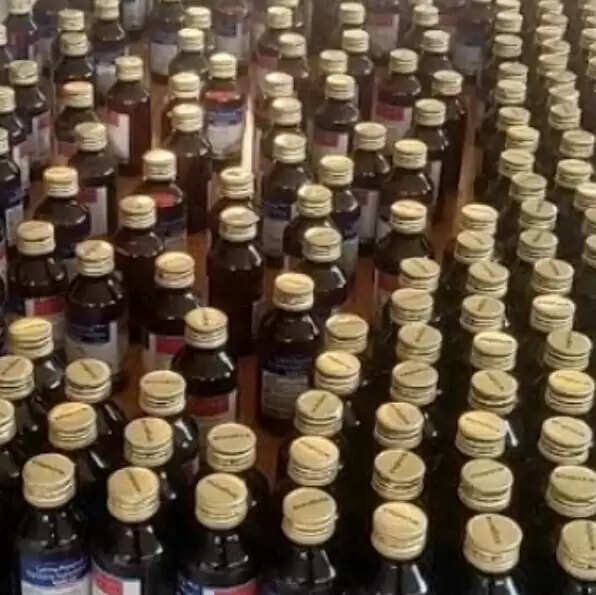 कोडीन सिरप मामला : वाराणसी में कई फर्माें&nbsp;पर उपयाेग हाे रहा फर्जी डीएसए फार्मा का प्रमाण पत्र