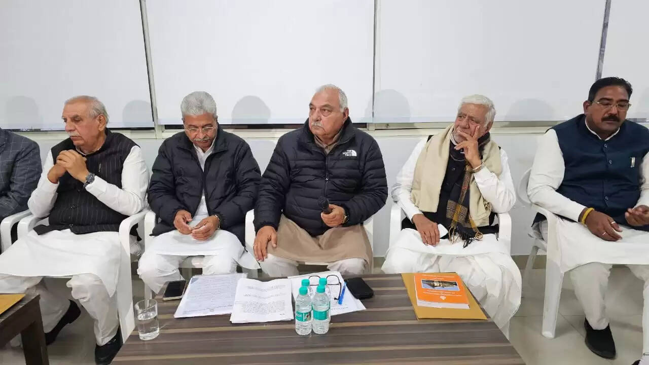 विधानसभा&nbsp;के&nbsp;शीतकालीन&nbsp;सत्र&nbsp;में&nbsp;भाजपा के खिलाफ अविश्वास प्रस्ताव लाएगी कांग्रेस