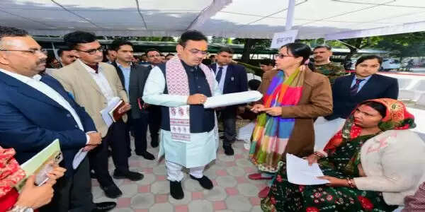 मुख्यमंत्री ने की जनसुनवाई, मौके पर ही परिवेदनाओं के निस्तारण से आमजन हुए खुश