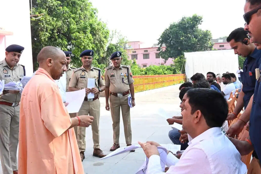 आर्थिक सहायता हो या आवास, सरकार हर जरूरत पर खड़ी है साथ : याेगी आदित्यनाथ