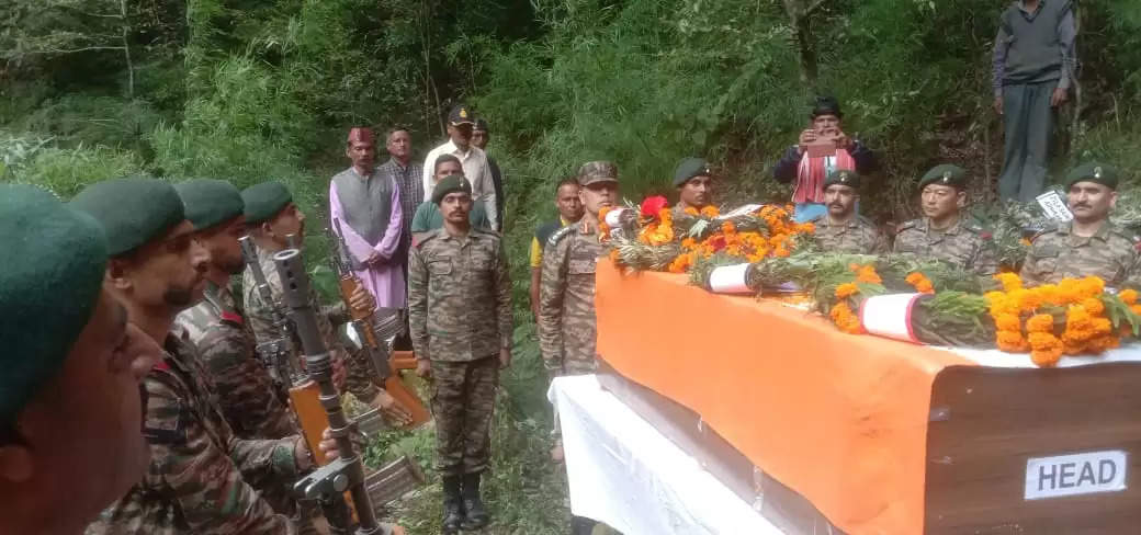 ग्लेशियर में 56 वर्ष बाद मिले शहीद सैनिक के शव का सैन्य सम्मान के साथ अंतिम संस्कार