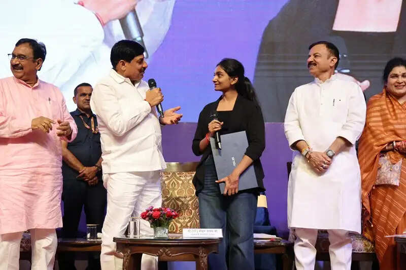 सफलता में रहें विनम्र और असफलता से सीखकर आगे बढ़ें विद्यार्थी : मुख्यमंत्री डॉ. यादव