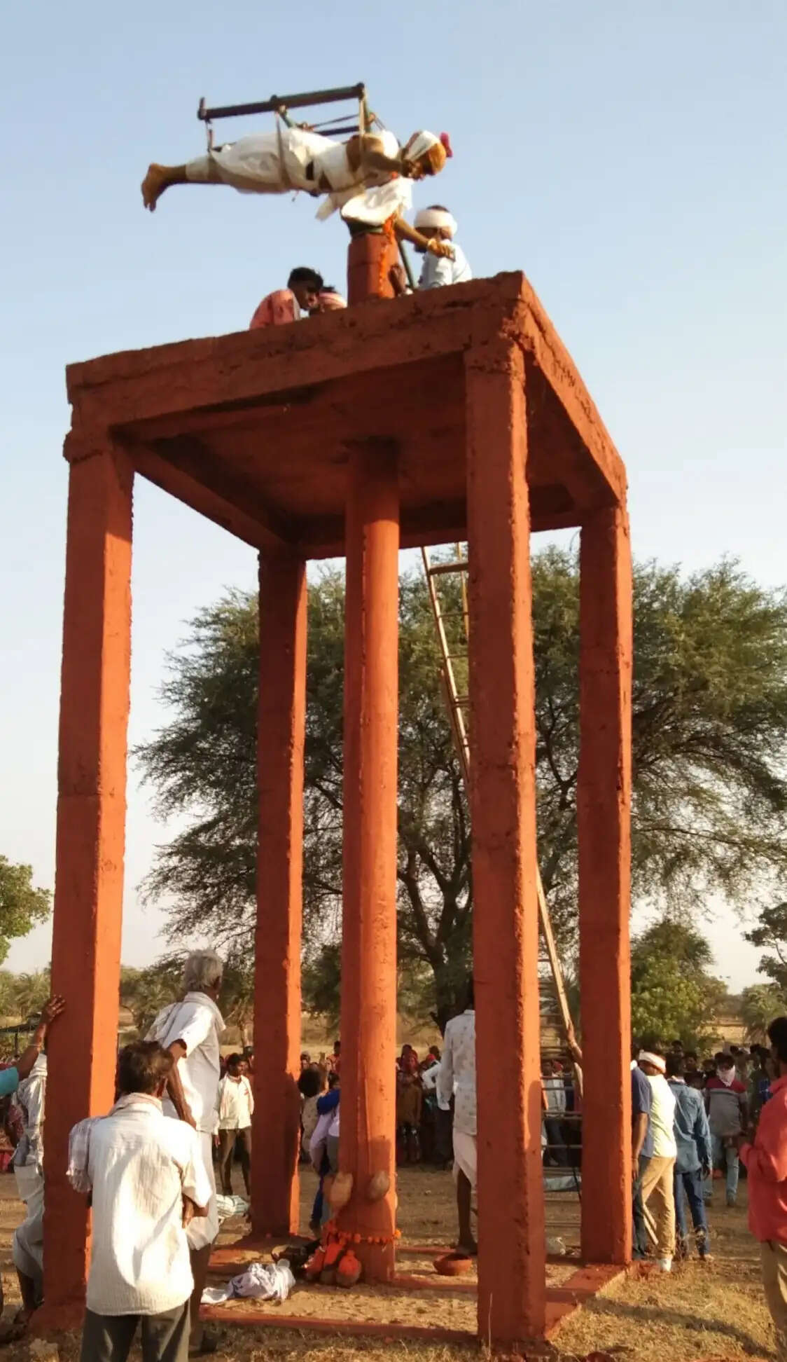 झाबुआ: धूमधाम से मनाया गया जनजातीय संस्कृति का परंपरागत बाबा गल उत्सव