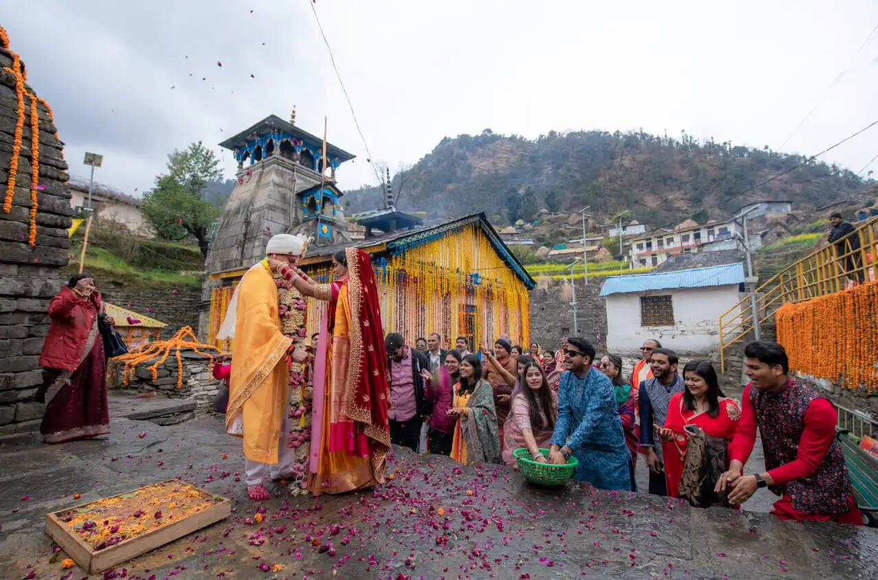 वैश्विक वेडिंग डेस्टिनेशन के तौर पर उभर रहा है त्रिजुगीनारायण, विश्व भर से आ रहे हैं शादी के लिए जोड़े