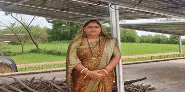 पीएम सूर्यघर मुफ्त बिजली योजना से तारणी घृतलहरे के घर रोशन हुआ सौर ऊर्जा का उजाला