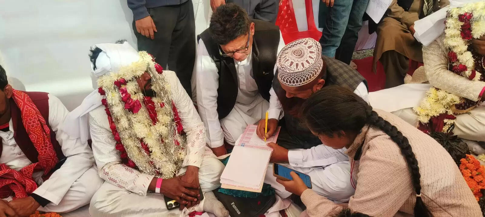 मुख्यमंत्री सामूहिक विवाह योजना में 551 जोड़ों ने थामा एक दूजे का हाथ