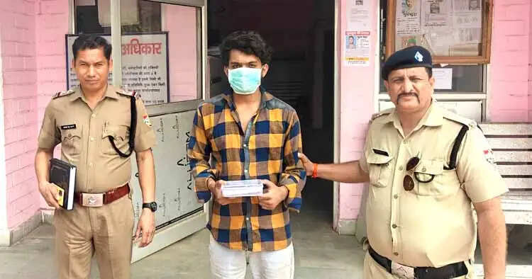 तमंचे के बल पर बाइक-मोबाइल लूट का तीसरा आरोपित गिरफ्तार