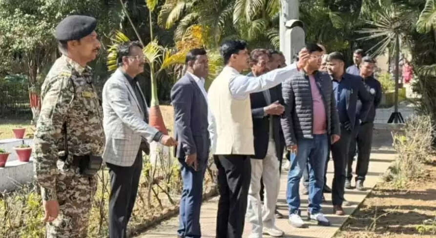 नगर निगम के प्रशासक ने किया पार्कों का निरीक्षण