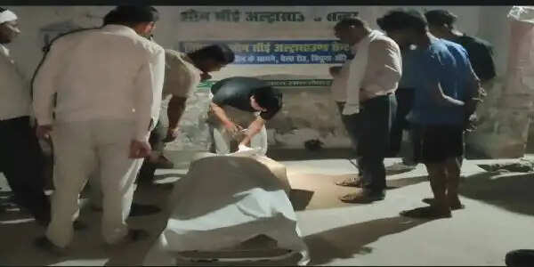 तेज रफ्तार ट्रैक्टर अनियंत्रित होकर पोल से टकराया, 40 वर्षीय व्यक्ति की मौत