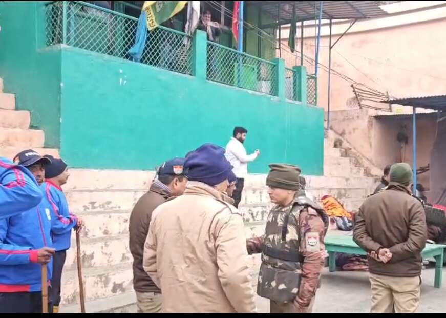 पिरान कलियर में गंगा नहर किनारे बनी अवैध मजार ध्वस्त