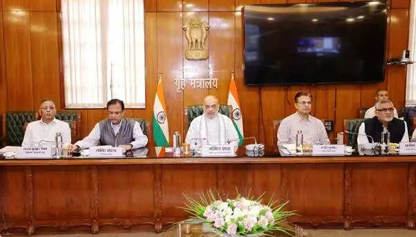 अमित शाह ने सीमावर्ती राज्यों के मुख्यमंत्रियों, उपराज्यपालों के साथ सुरक्षा स्थिति की समीक्षा की