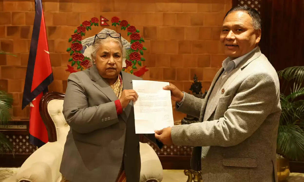 नेपाल के ऊर्जा मंत्री ने प्रधानमंत्री को अपना इस्तीफा सौंपा