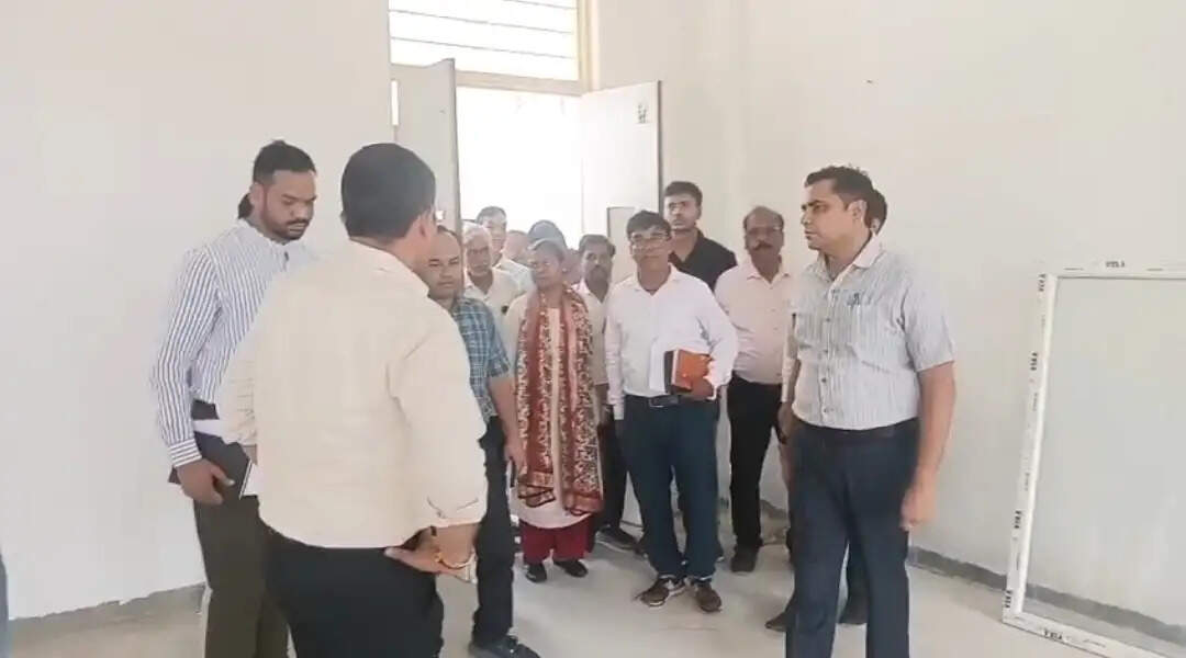 जबलपुरः कलेक्टर राघवेंद्र सिंह का सिहोरा में औचक निरीक्षण, एफआईआर के निर्देश