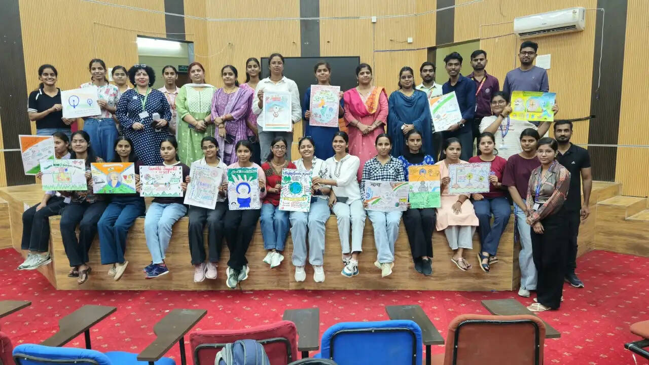 गांधी के विचारों को पर्यावरण संरक्षण से जोड़ विद्यार्थियों ने दिया संदेश : प्रो. आरके द्विवेदी