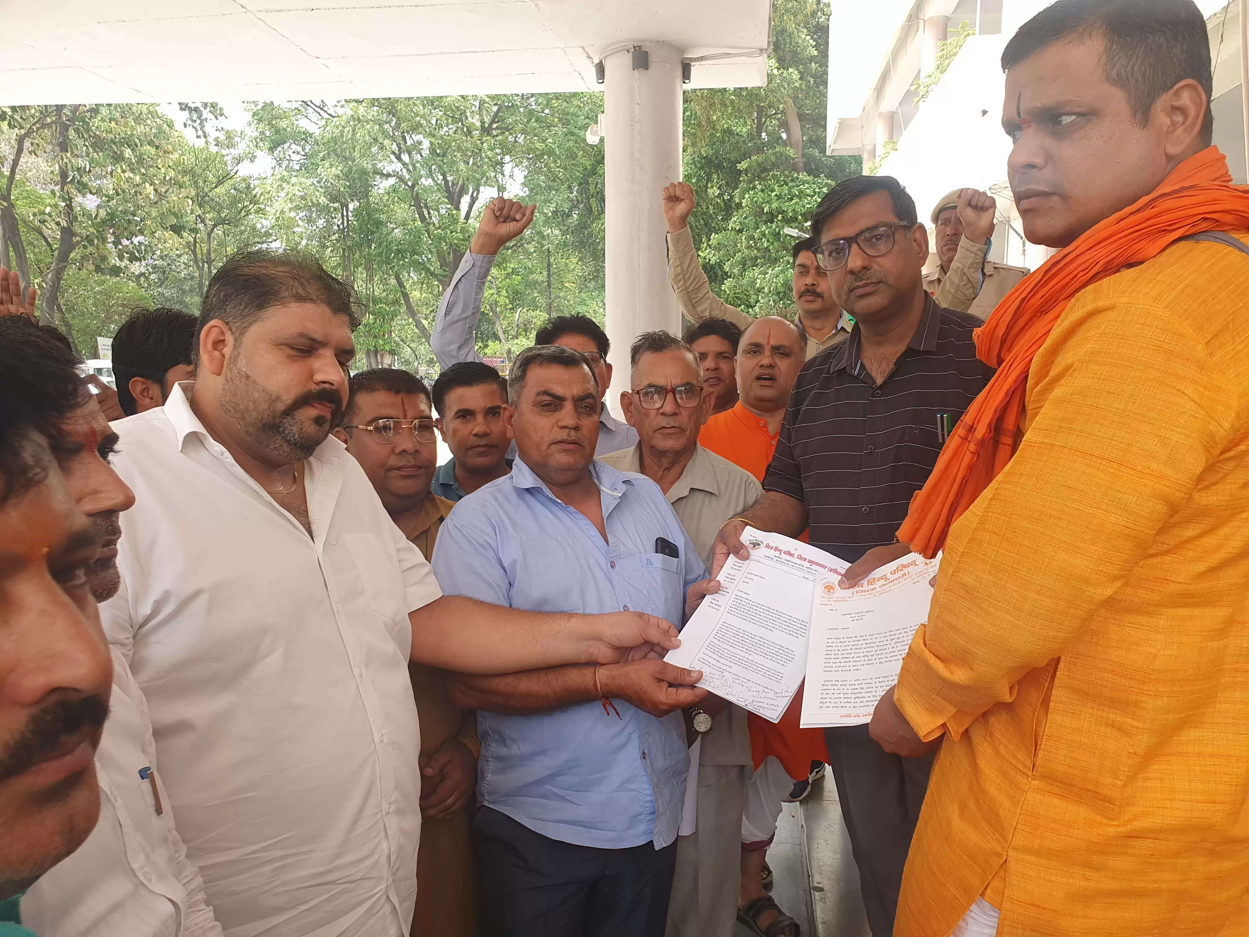 यमुनानगर: मुर्शिदाबाद की हिंसक आगजनी के विरोध में विहिप कार्यकर्ताओं ने किया प्रदर्शन