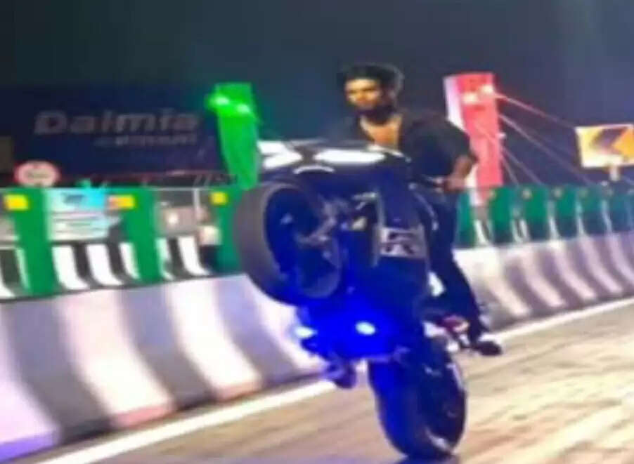 सिरमटोली फ्लाईओवर पर बाइक से स्टंट करने वालों की तलाश शुरु