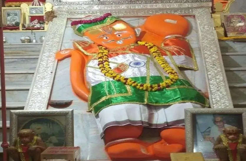 गणतंत्र दिवस: शहर के मंदिरों में सजी विशेष तिरंगा झांकी