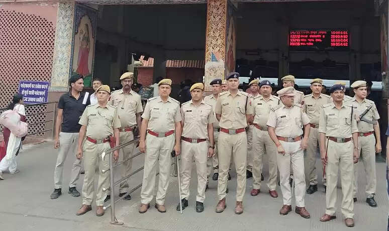 भारत-पाकिस्तान तनाव के मद्देनजर रेलवे स्टेशनों पर चौकस सुरक्षा प्रबंध