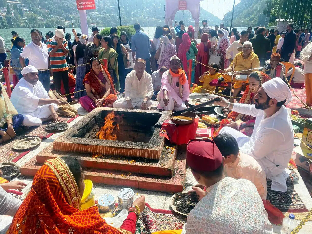 विश्व शांति के लिए नंदा देवी महोत्सव में हुआ हवन