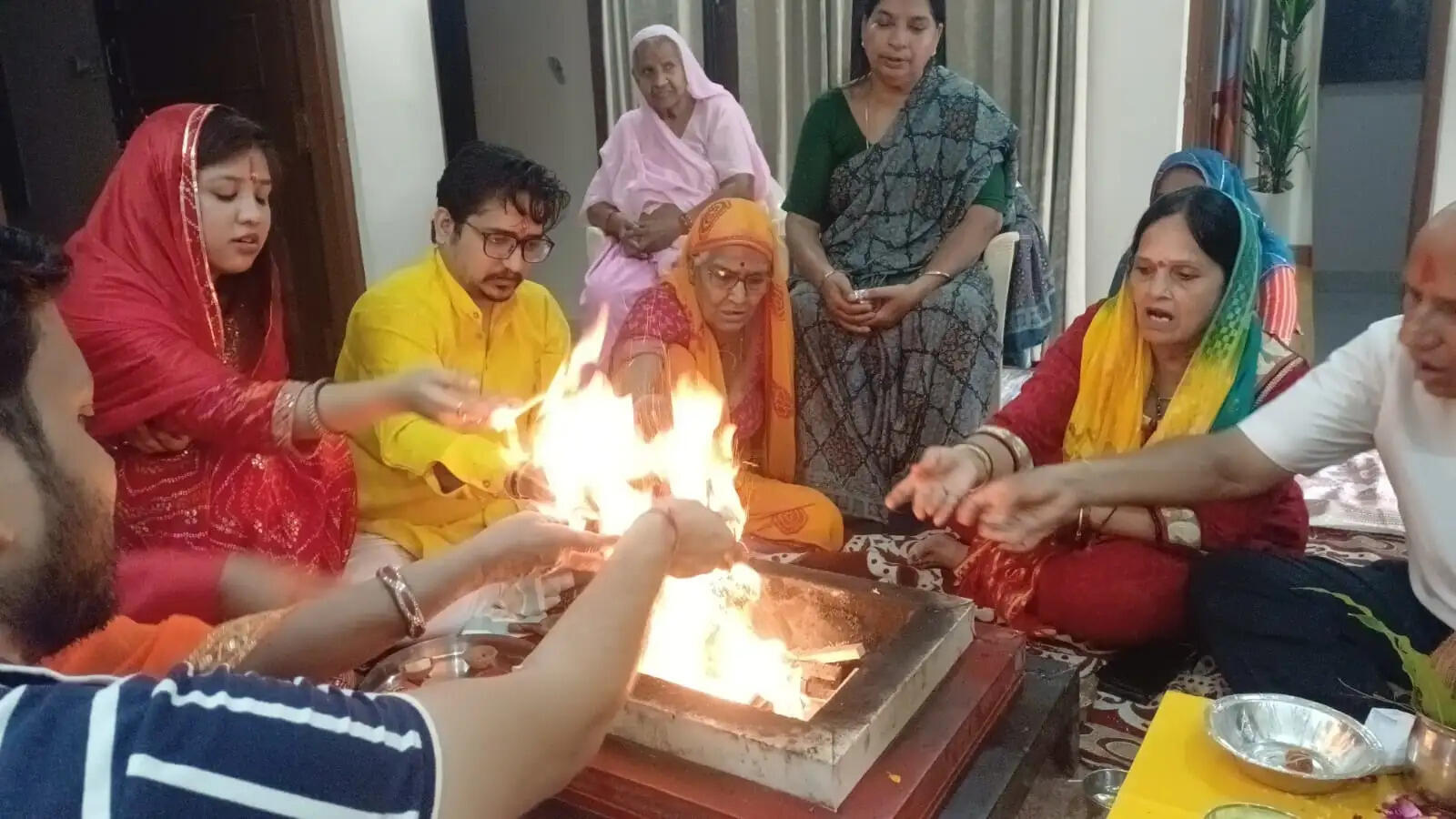 गायत्री परिवार का ऑनलाइन यज्ञ अभियान: देश-विदेश के 130 स्थानों से 700 से अधिक श्रद्धालुओं ने दी आहुतियां