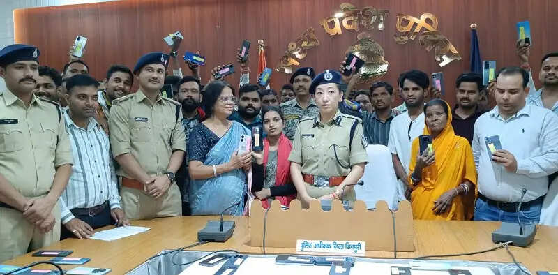 मप्र पुलिस ने एक माह में 1136 गुम एवं चोरी हुए मोबाइल बरामद कर नागरिकों को लौटाए
