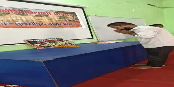 लखनऊ अग्निकांड में मृत विद्यार्थियों को एबीवीपी ने दी श्रद्धांजलि, की शोक सभा