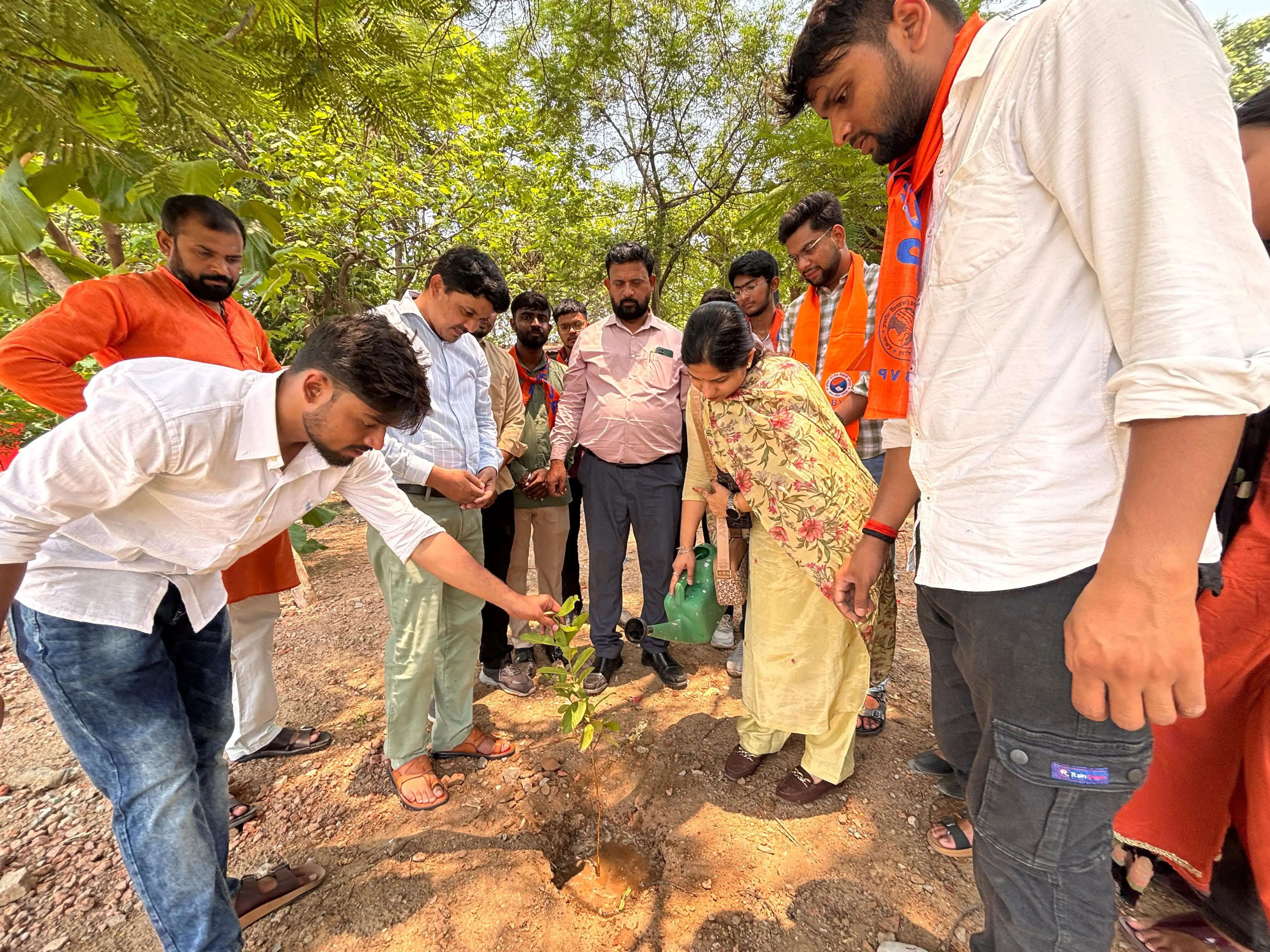 विश्व पर्यावरण दिवस पर अभाविप ने चलाया पाैधराेपण एवं जनजागरूकता अभियान
