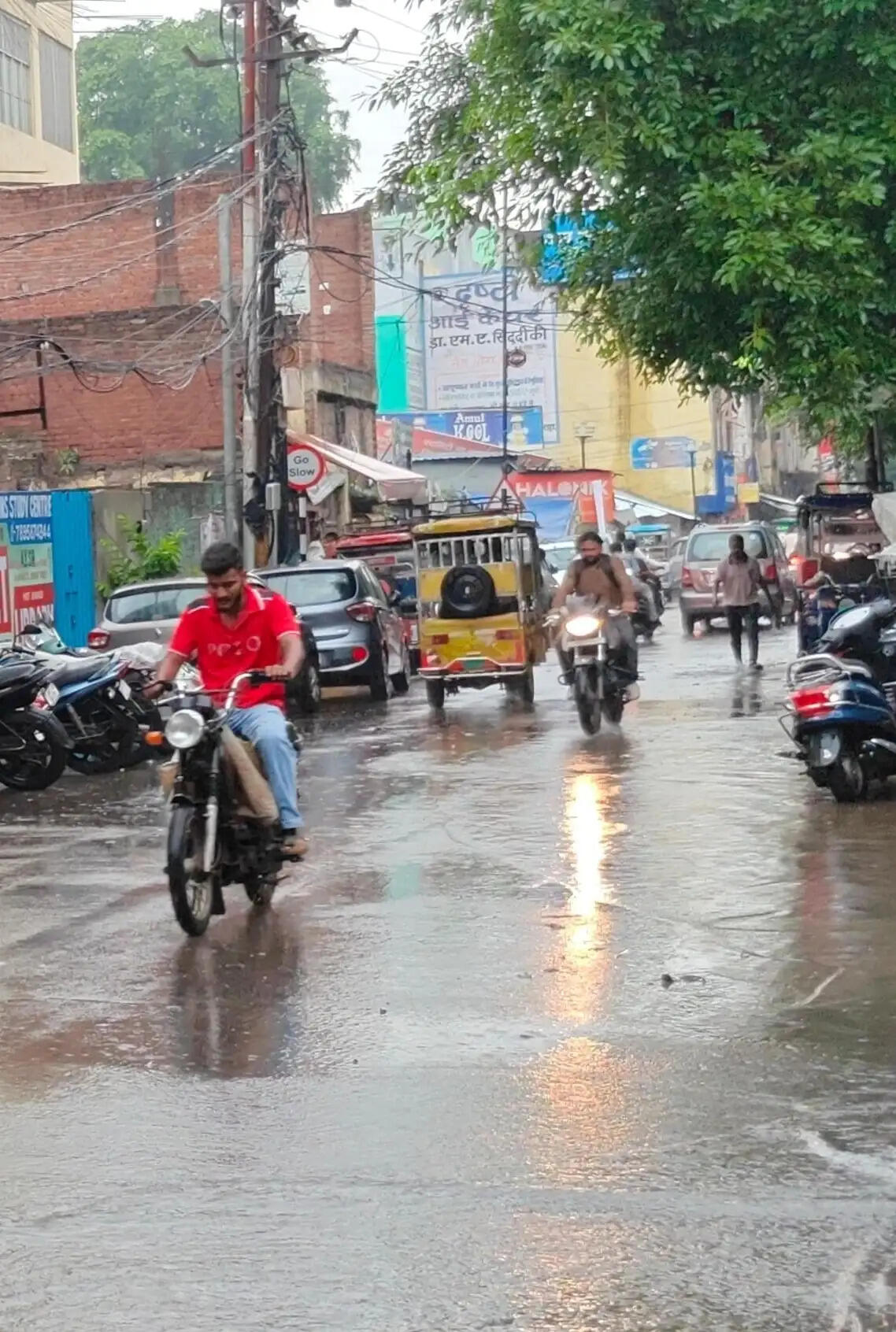 मुरादाबाद में लगातार दूसरे दिन भी जमकर बरसे मेघ, बदला मौसम का मिजाज