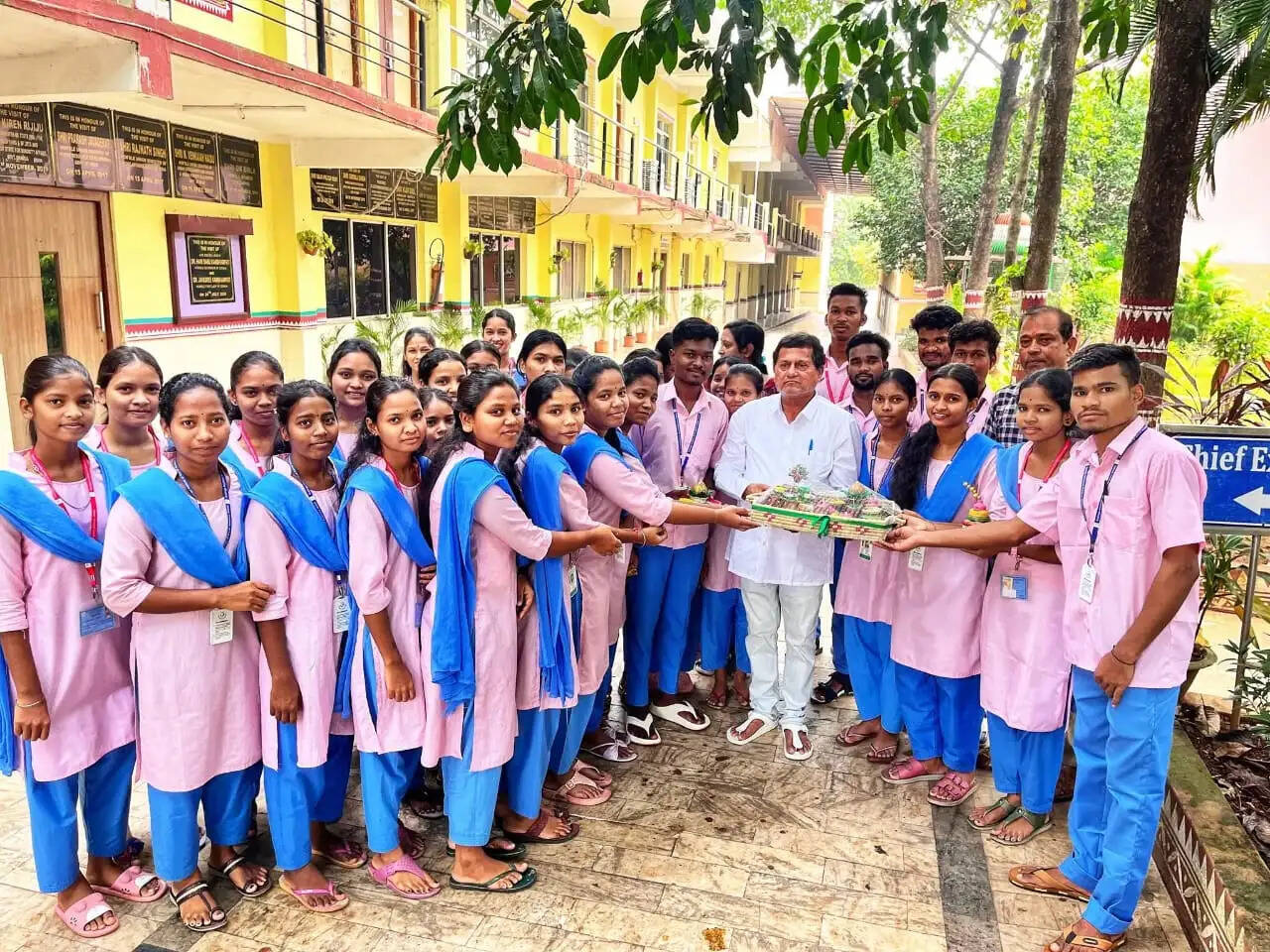 बिहार के 38 जिलों के 100 से अधिक स्थानों पर 17 मई को मनाया जाएगा विश्व आर्ट ऑफ गिविंग डे