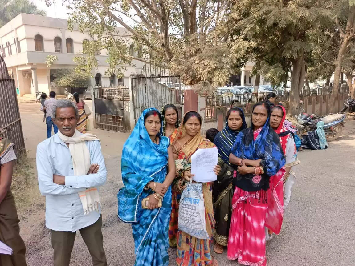 धमतरी : महिला स्व-सहायता समूह भंवरमरा ने की राशन दुकान संचालन की मांग