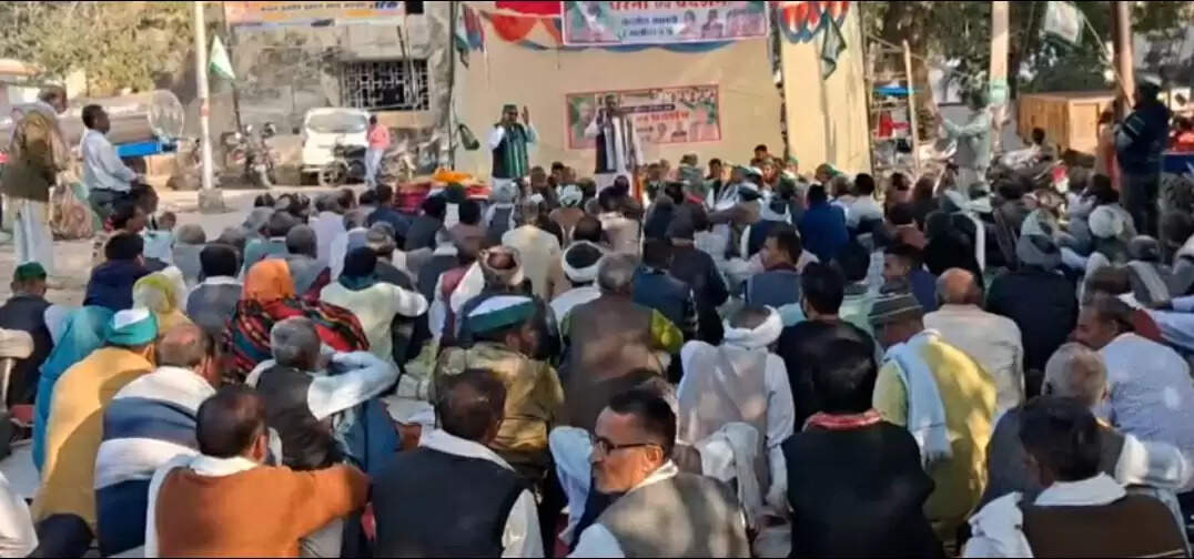 भाकियू का&nbsp;अनिश्चितकालीन धरना समाप्त, प्रशासन ने 15 दिन में समाधान का दिया आश्वासन