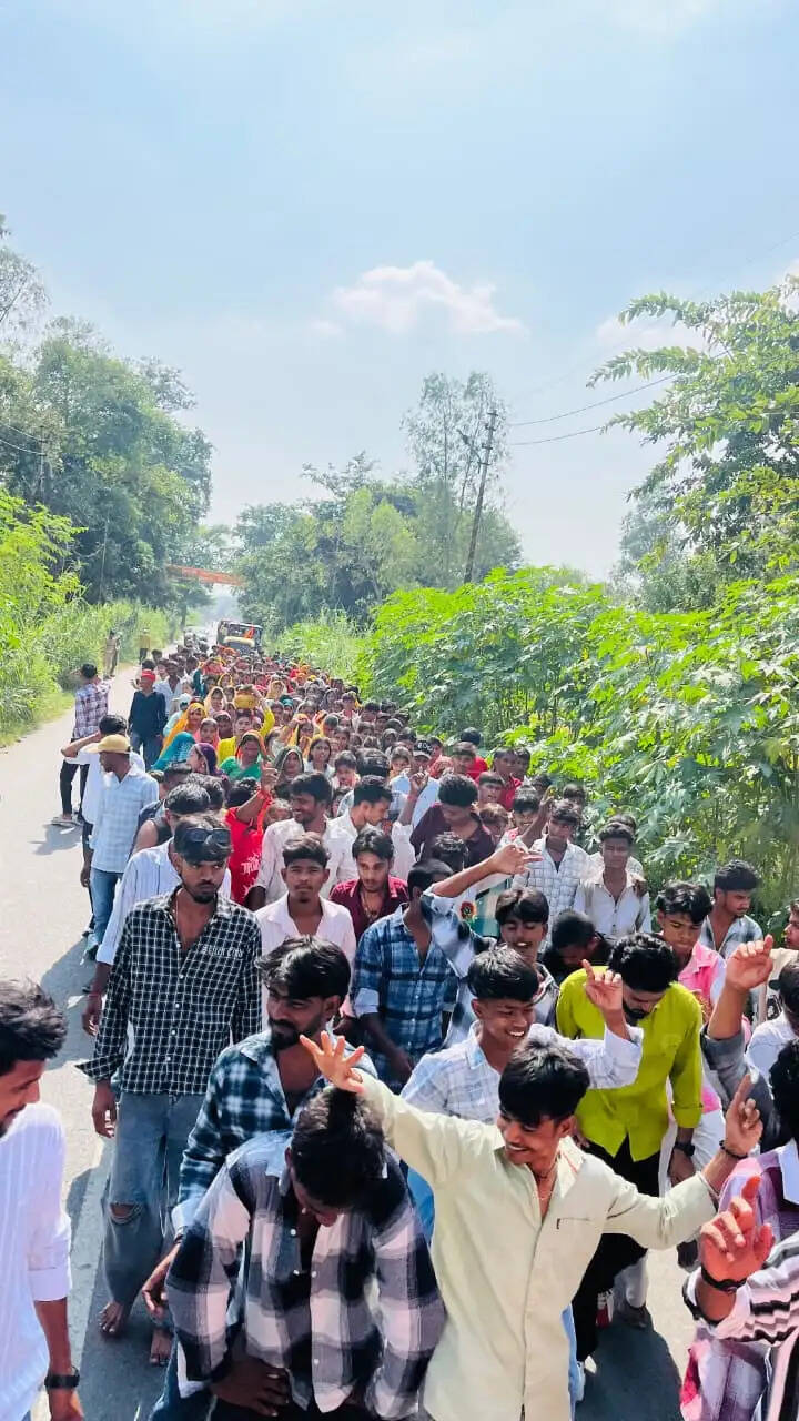 गणेश पूजन और नौ कन्याओं की आराधना के साथ निकली श्री श्री रुद्र महायज्ञ की भव्य कलश शोभायात्रा