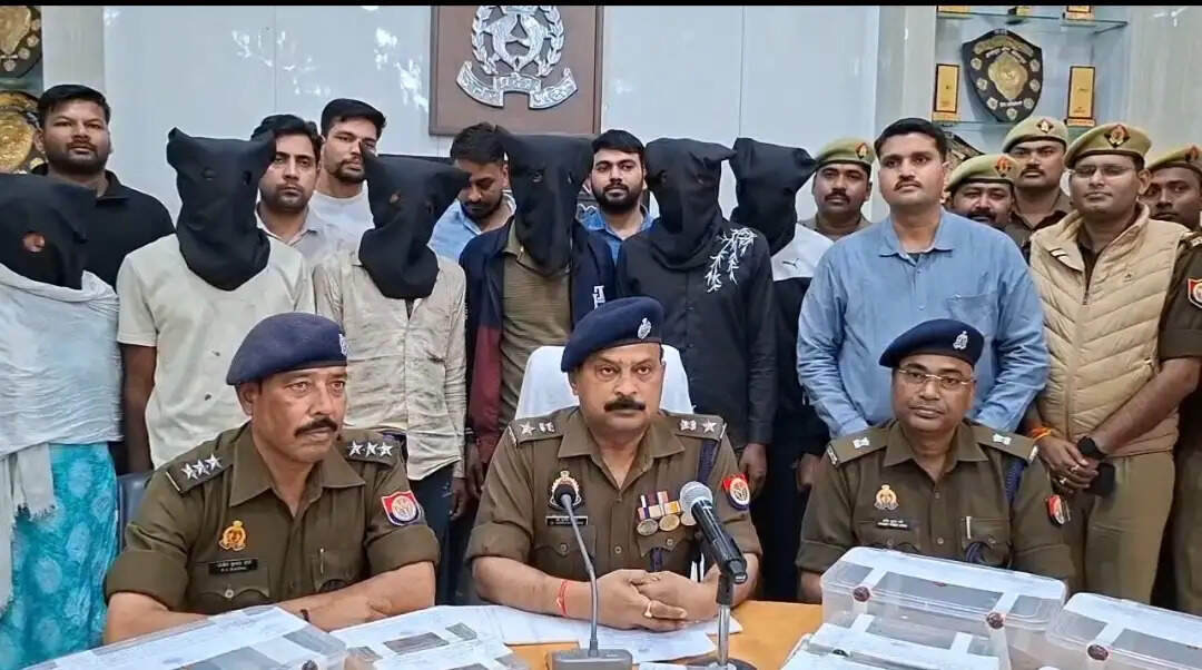 डकैती मामले में छह आरोपित गिरफ्तार, 66 हजार नकद और हथियार बरामद