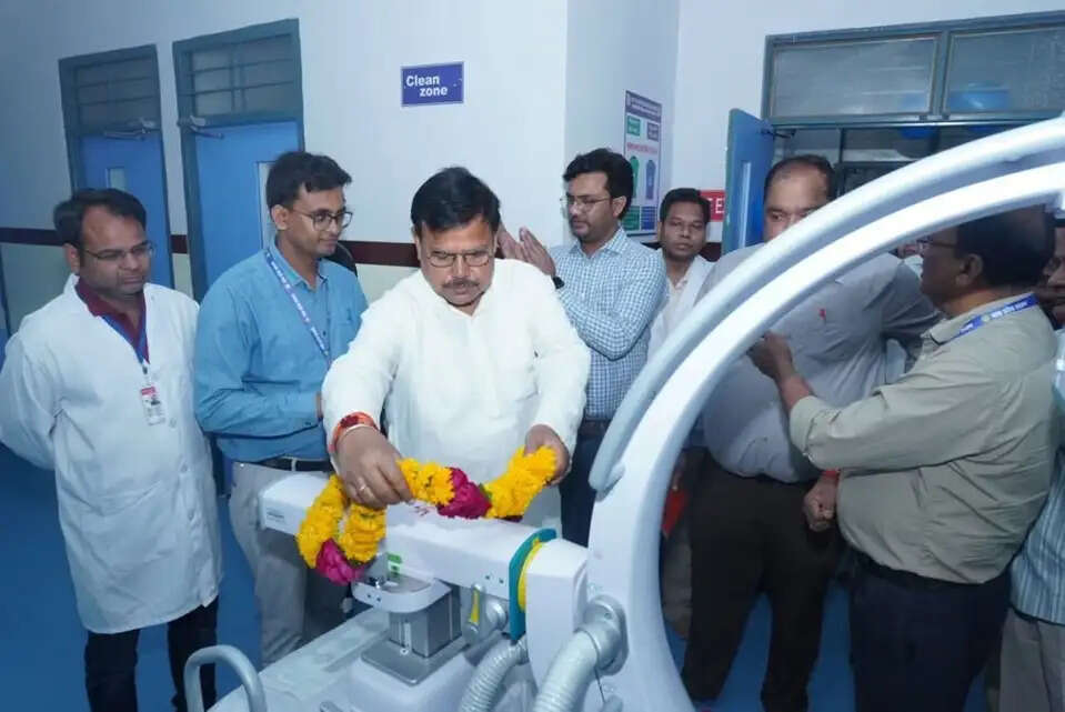 बिरला नगर अस्पताल को मिली नई सौगात, ऊर्जा मंत्री तोमर ने किया सी-आर्म मशीन का शुभारंभ