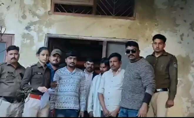 धार : धामनोद थाना पुलिस ने किया सेक्स स्कैंडल का भंडाफोड़