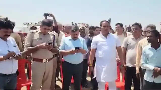 (अपडेट) नाव पलटने से पानी में डूबे 6 लोगों के शव बरामद, सीएम ने जताया दुख