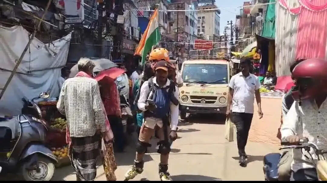 स्केटिंग कर चार धाम की यात्रा पर निकले कन्हैया ने किया बाबा बैद्यनाथ का दर्शन