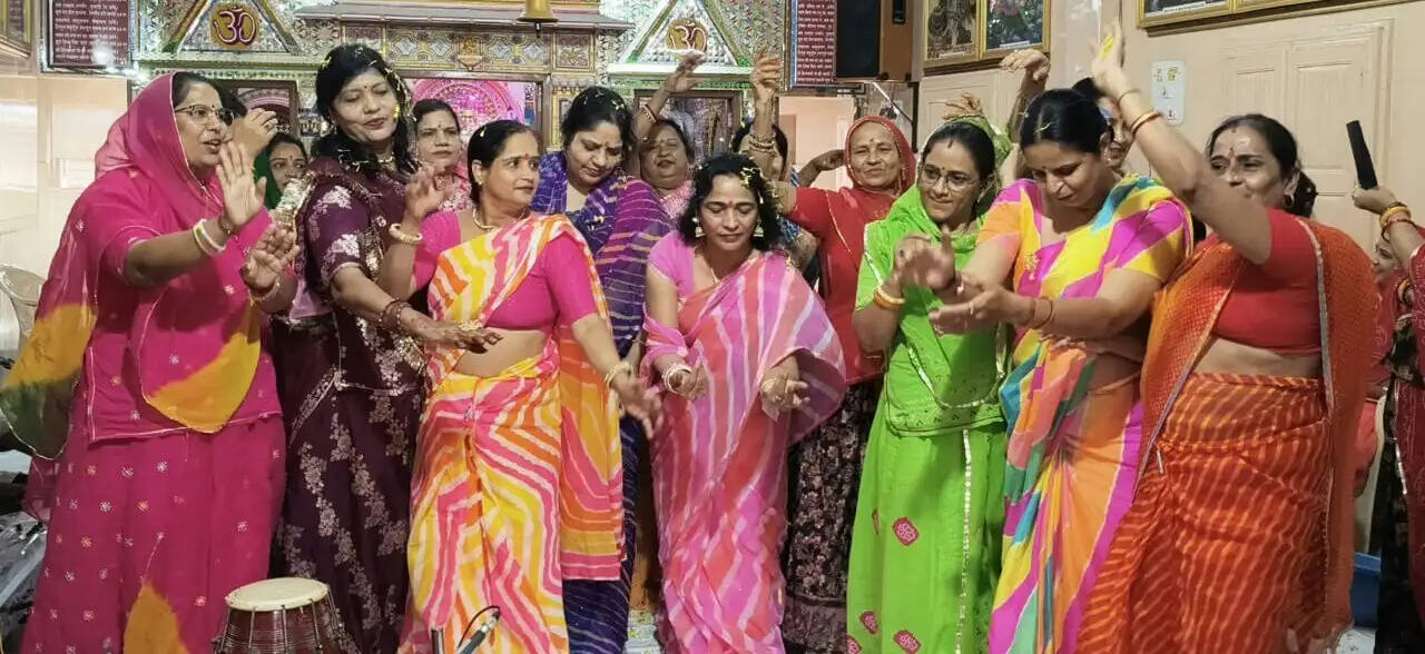 शहर में मची सावन व तीज महोत्सव की धूम
