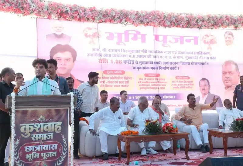 ऐसा सामुदायिक भवन बनाएं जो जरूरतमंद विद्यार्थियों की शिक्षा का सहारा बने: केन्द्रीय मंत्री सिंधिया