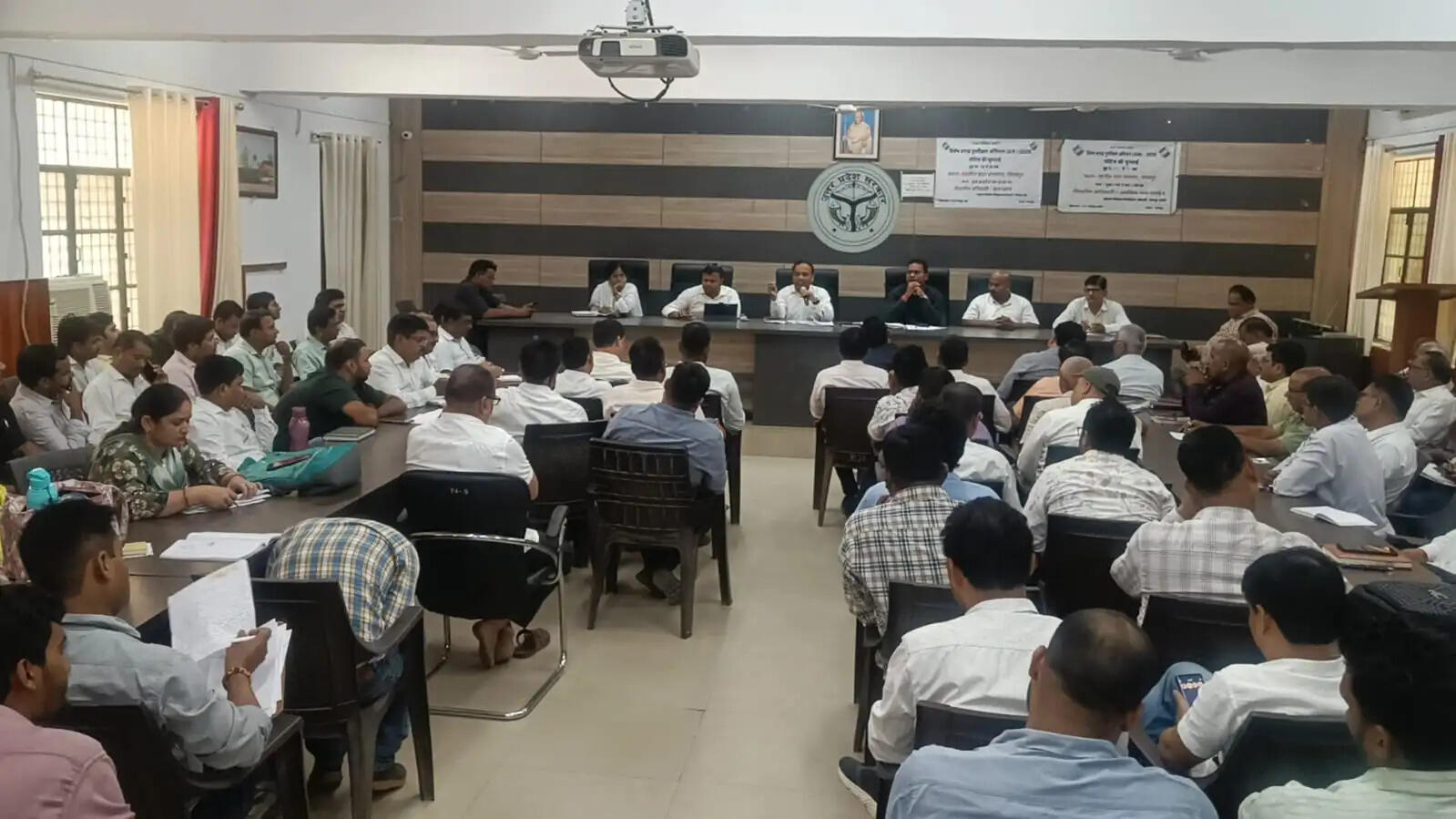 राजस्व कार्यों में लापरवाही पर एसडीएम सख्त, समयबद्ध निस्तारण के दिए निर्देश