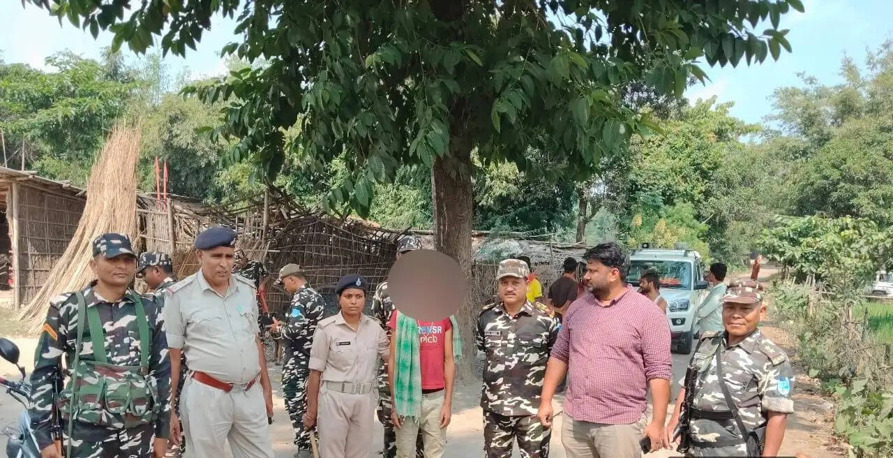 एसएसबी और फुलकाहा पुलिस के संयुक्त अभियान में 20.84 ग्राम स्मैक और नकदी के साथ तस्कर गिरफ्तार